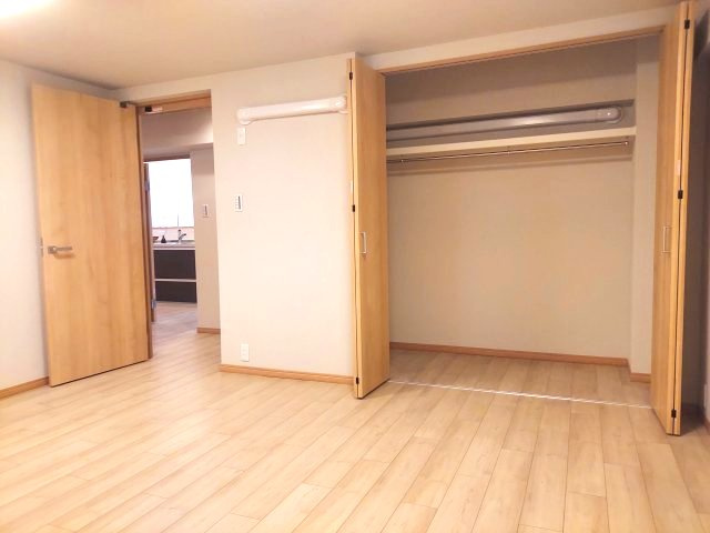 逆瀬川グリーンハイツA棟の洋室|洋室約9.6帖