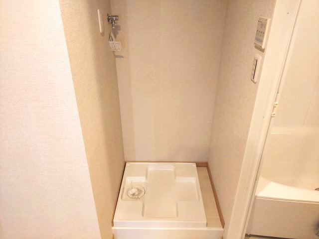 逆瀬川グリーンハイツA棟の洗面所|洗濯機置場