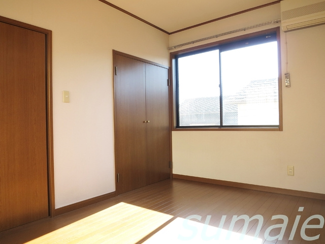 メゾンモネの洋室|明るいお部屋です☆