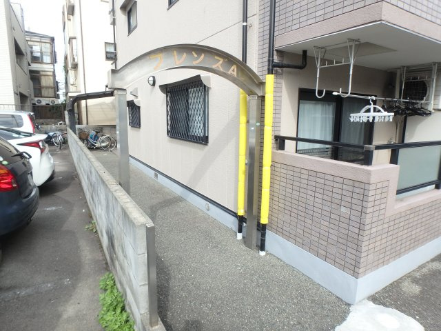 【エントランス】 | フレンズ　Ａ棟・Ｂ棟 | A棟エントランス