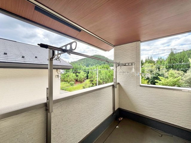 鳴滝般若寺町のバルコニー|【インナーバルコニー】
雨の日でも安心して使える、プライベート感あふれる快適なインナーバルコニー！

室内（2026年9月）撮影
