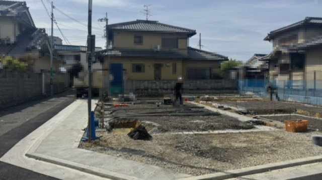 【外観】 | 堺東区日置荘西町6丁　B号棟 | 南海高野線「初芝」駅まで徒歩9分！買物に便利で子育てもしやすい住環境。（2026年４月17日撮影）