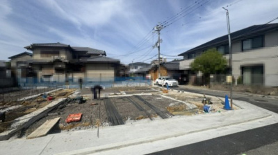 【外観】 | 堺東区日置荘西町6丁　B号棟 | 公園やお買い物施設が徒歩圏内に充実しております。（2026年４月17日撮影）