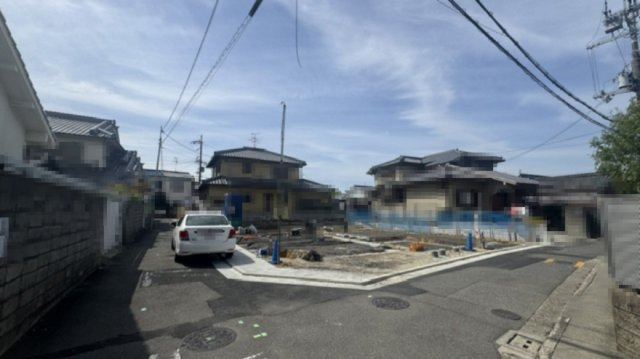 【前面道路含む現地写真】 | 堺東区日置荘西町6丁　B号棟 | カースペース1台分有(車種による)。（2026年４月17日撮影）