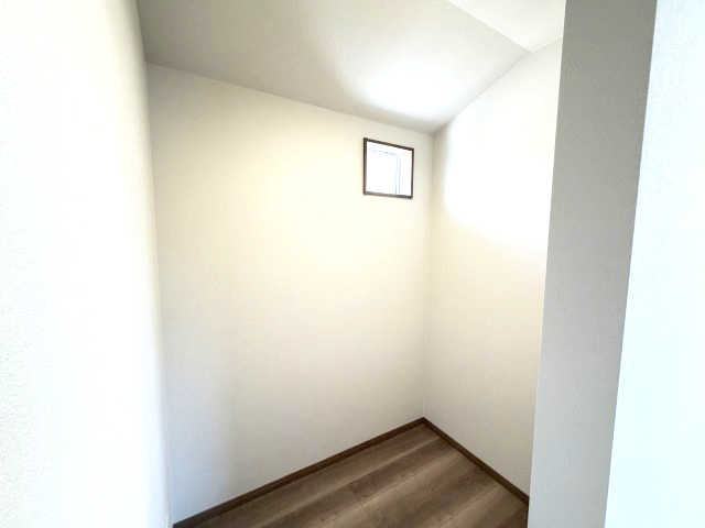 ワイウッドコート渋川市渋川第1期5号棟のその他|2階洋室1ワーキングスペースがあります♪