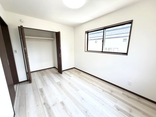 ワイウッドコート渋川市渋川第1期4号棟の収納|２階洋室３収納です♪