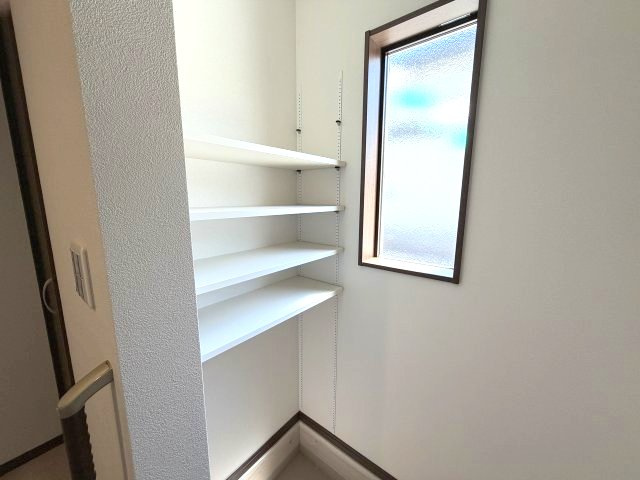 ワイウッドコート渋川市渋川第1期4号棟の収納|シューズインクローク完備！