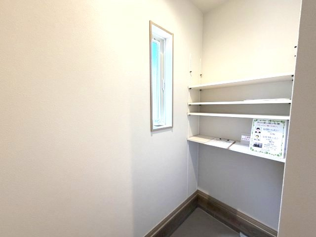 ワイウッドコート渋川市渋川第1期3号棟の収納|シューズインクローク完備！