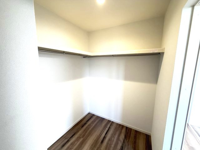 ワイウッドコート渋川市渋川第1期2号棟の収納|2階洋室１収納ウォークインクローゼットです♪