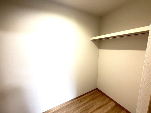 ワイウッドコート渋川市渋川第1期1号棟の収納|2階洋室１収納ウォークインクローゼットです♪