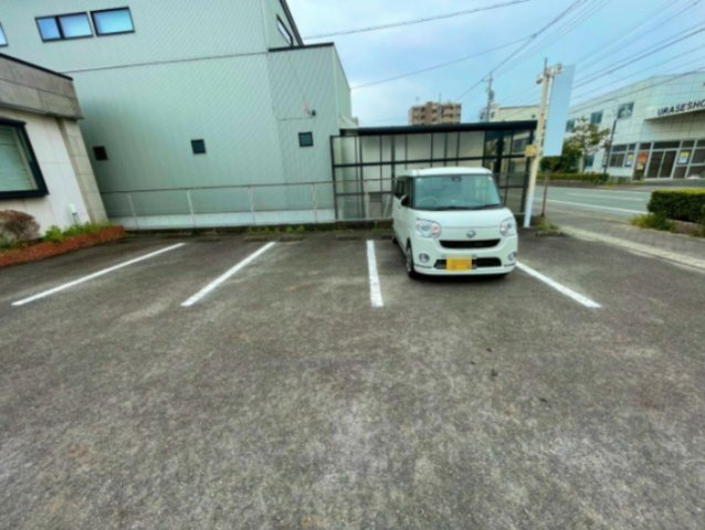 蒲郡市神明町　貸店舗・事務所の駐車場