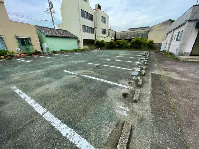 蒲郡市神明町　貸店舗・事務所の駐車場