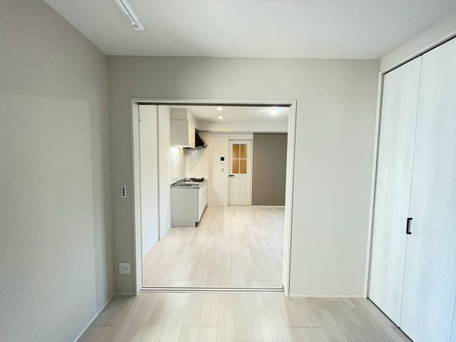 Louis Apartment 長瀬ノールの洋室