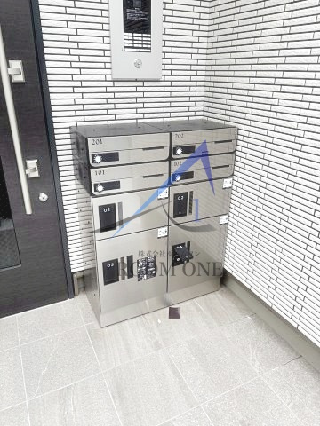 ヴェルドミールⅢのその他共用部分|集合ポストと宅配ボックスです。