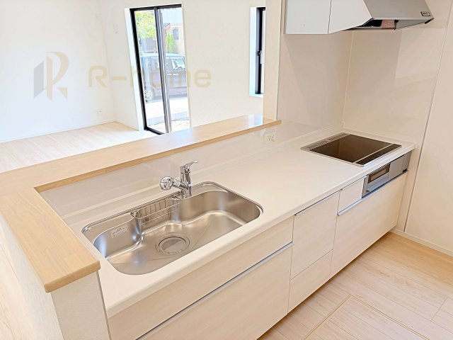 下妻市鬼怒第7　新築戸建て　1号棟のキッチン|ＩＨクッキングヒーターで空気もクリーン、お掃除もラクラク♪キッチン周りが清潔に保てます。
