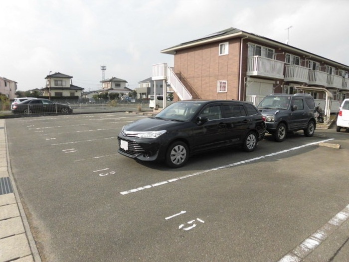 アンジュの駐車場