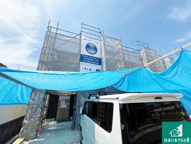 富田林市甲田　新築一戸建ての外観|周辺は落ち着いた街並みの住宅地！子育てがしやすい住環境です！まだ未完成ですが、現地でしかわからない事もございます。是非一度ご覧ください。