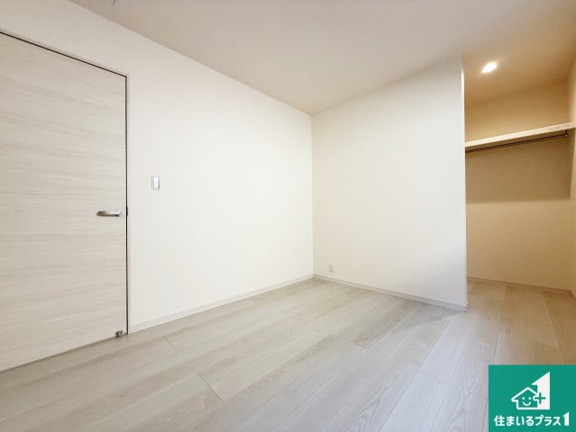 ◆富田林市甲田　新築一戸建ての洋室|シンプルな洋室は、自分好みのインテリアが楽しめます♪ご家族とインテリアや家具を選びに行くのは入居時の醍醐味の一つです。ぜひお楽しみください♪