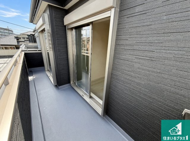 ◆富田林市甲田　新築一戸建てのバルコニー|日当たりのよいバルコニー！お部屋が開放的に！