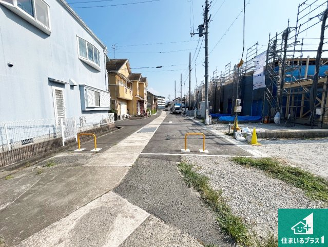 富田林市甲田　新築一戸建ての前面道路含む現地写真|周辺は落ち着いた街並みの住宅地！子育てがしやすい住環境です！まだ未完成ですが、現地でしかわからない事もございます。是非一度ご覧ください。