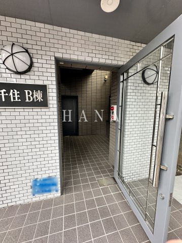 ワコーレ千住B棟のエントランス