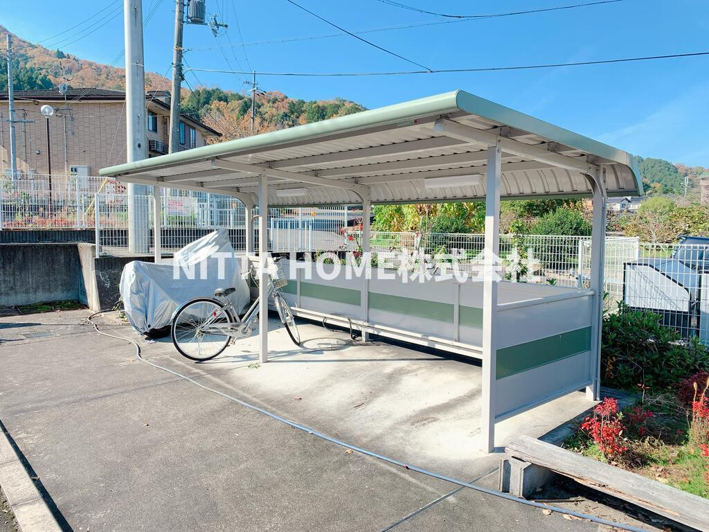 朝来市和田山町平野のアパートの設備|屋根付きの駐輪場は無料です◎