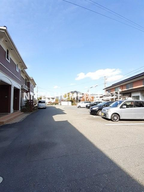 朝来市和田山町平野のアパートの駐車場|敷地内に２台確保があります★