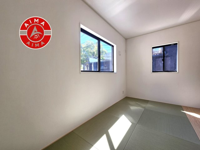 福岡市南区弥永1丁目第14-1棟（1号棟）の和室|和室を上手に活用すると暮らし方の幅が広がります。例えば普段は開け放して、子供の小さいうちはお昼寝や遊びのスペースに。畳はソフトなので転んでもケガをしにくく安心です