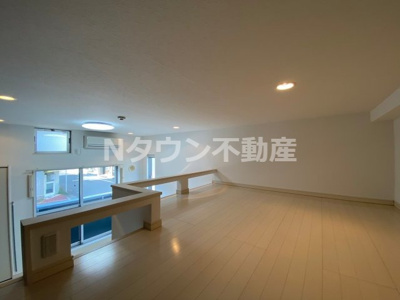 【寝室】 | H&S黒川 | 広くて明るい寝室