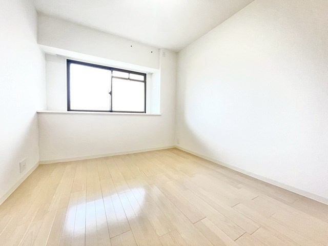 【洋室】 | ジオ緑地公園1番館 | 物件を比較検討したいお客様には、「物件比較見学プラン」をご用意しております。こちらの物件だけでなく、お客様の希望に沿った物件を、いくつかまとめてご案内させて頂きます。