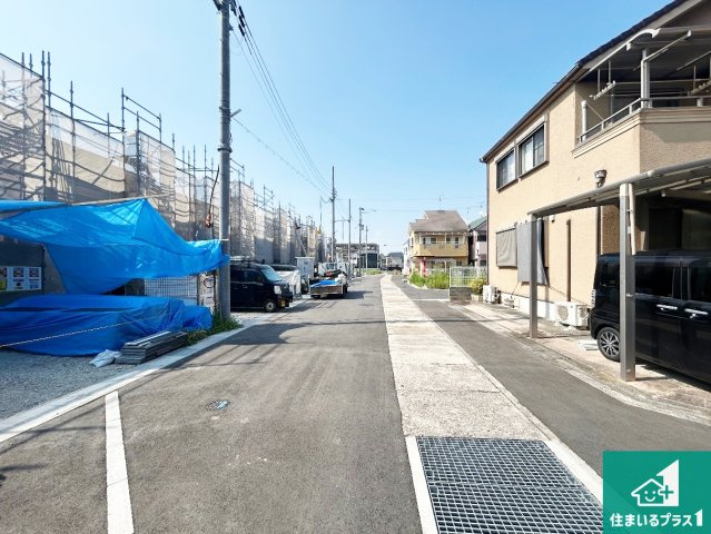 富田林市甲田　新築一戸建ての前面道路含む現地写真|周辺は落ち着いた街並みの住宅地！子育てがしやすい住環境です！まだ未完成ですが、現地でしかわからない事もございます。是非一度ご覧ください。