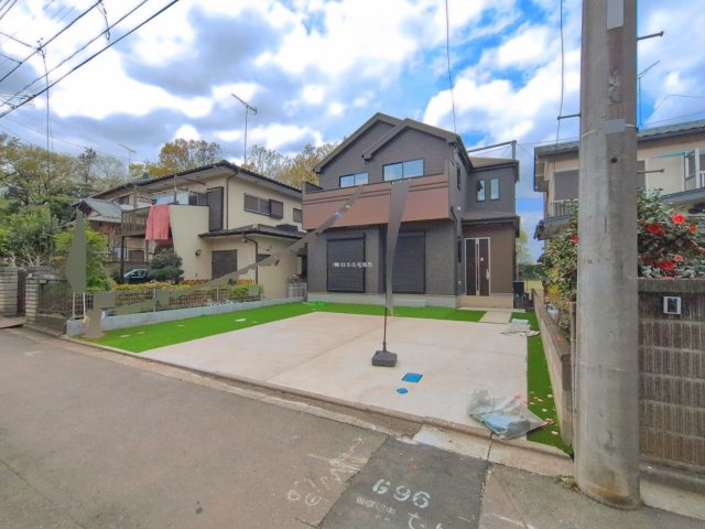 入間郡三芳町大字藤久保の新築一戸建の前面道路含む現地写真
