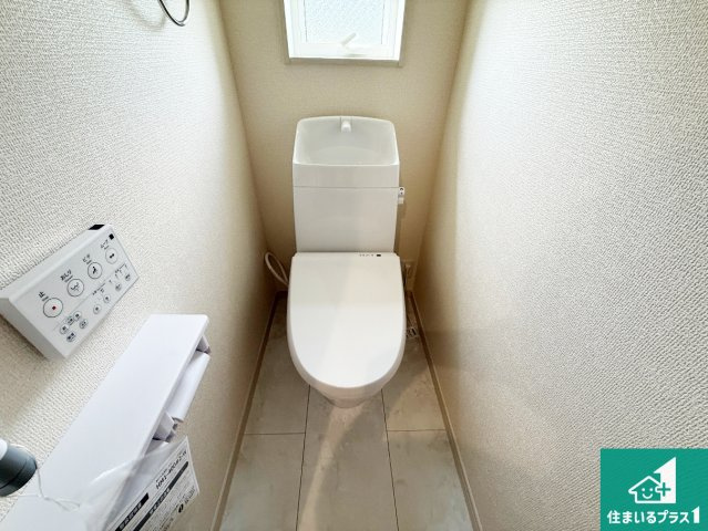 富田林市甲田　新築一戸建てのトイレ|1・2階の2ヶ所にあるので、朝の忙しい時間の順番待ちもなく、深夜の利用にも大変便利です。