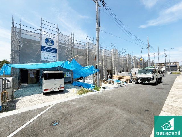 富田林市甲田　新築一戸建ての前面道路含む現地写真|周辺は落ち着いた街並みの住宅地！子育てがしやすい住環境です！まだ未完成ですが、現地でしかわからない事もございます。是非一度ご覧ください。