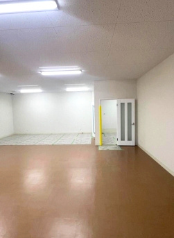 堺区中之町西　貸事務所兼倉庫の内装