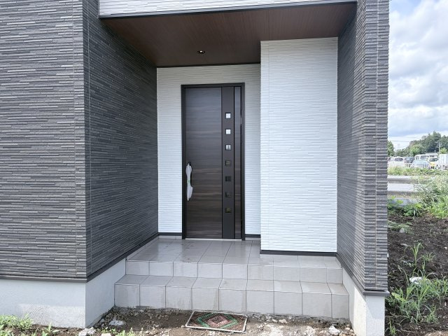 【玄関】 | 比企郡滑川町月輪大堀　新築戸建　全8区画　1号棟
