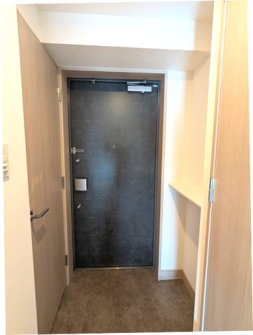 GRANSITE蔵前の設備|ディンプルキーのダブルロックセキュリティ、玄関に棚があり便利です、人感センサー付玄関ライト