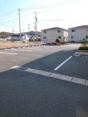 【駐車場】 | フローレンス・ユーＢ | 駐車場に車を止められます