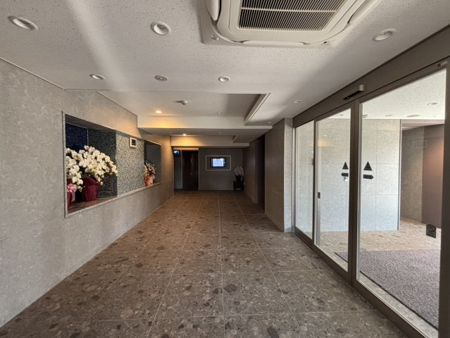 ウィザースレジデンス盛岡サザンテラス（新築未入居）のエントランス|落ち着いた上品な雰囲気です。