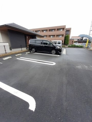 【駐車場】 | ベルローゼ | 駐車スペースもあります