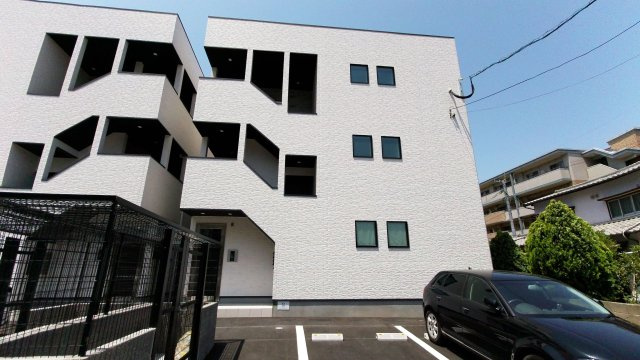 アドバンス空港東の外観