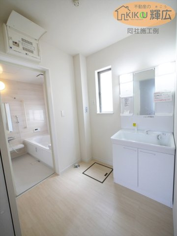明石市魚住町西岡1594（全4棟）C号棟の独立洗面台|同社施工例です。