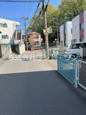 【周辺】 | 所沢市上安松　平成25年築 | 前面道路