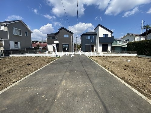 【外観】 | 【仲介手数料０円】小田原市飯田岡6期　新築一戸建て　4号棟　全4棟 | 全体　小田原市飯田岡6期　新築一戸建て　全4棟