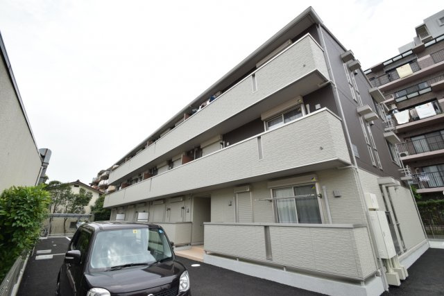 ハーベストヴィラージュ本郷の外観|南西向きの日当たりのいい建物です。