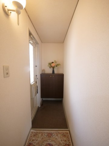 ガーデンヒルズ岡山Ａ棟の玄関|※家具・インテリアはイメージです。付帯しません。