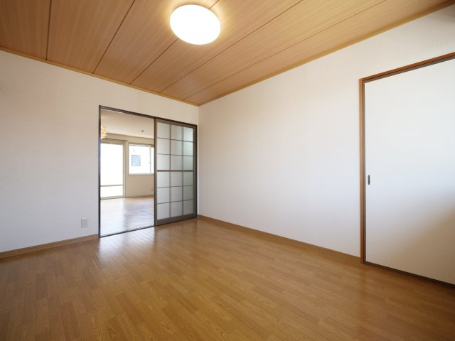 ガーデンヒルズ岡山Ａ棟の洋室|※家具・インテリアはイメージです。付帯しません。