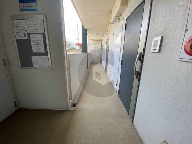東大阪市若江西新町４丁目の賃貸マンションのロビー