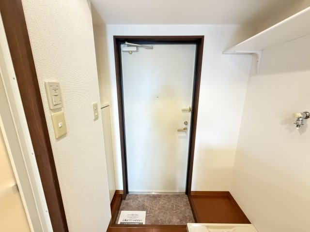 矢切ビルの玄関