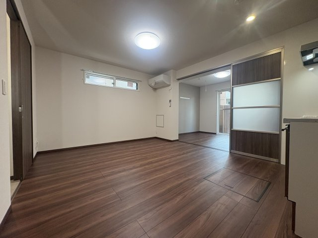 府中市府中町２丁目のアパートの居間・リビング